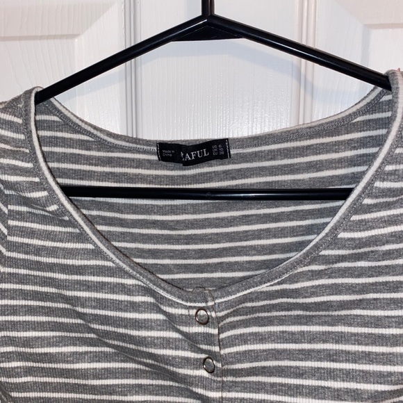 Zaful Grey Striped Buttoned Crop Top - Picture 2 of 2